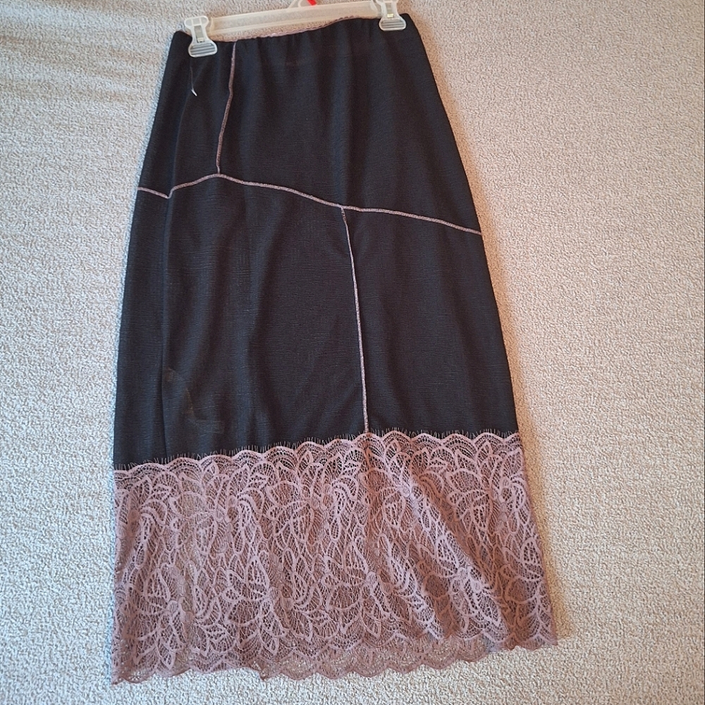 Black Lace-Trim Midi Skirt with Mauve Lace Inset - Picture 5 of 7
